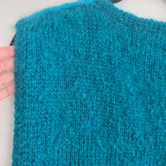 Vintage hand-knit sleeveless sweater vest - Picture 8 of 13